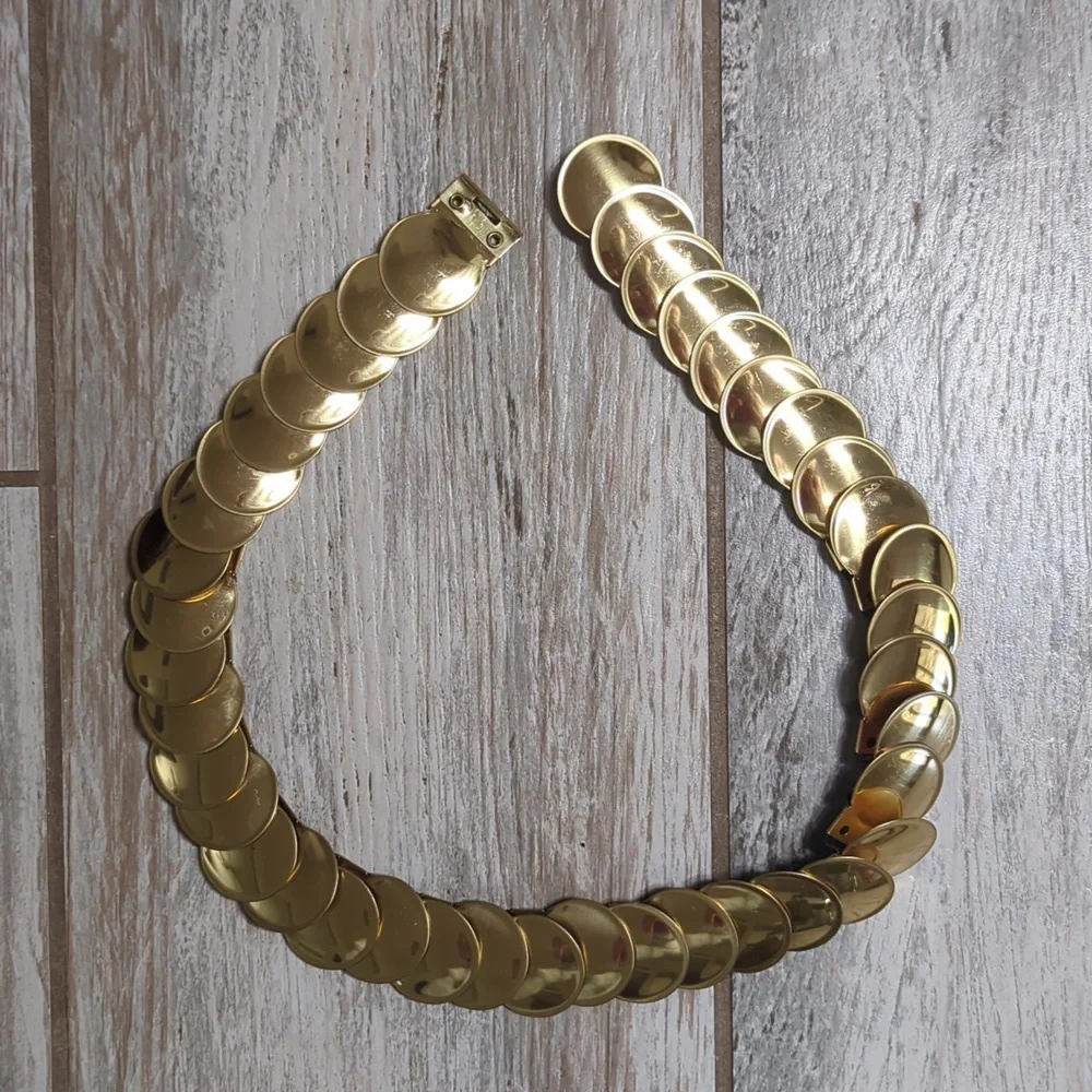 Vintage Stretchy Gold Tone Belt - Picture 6 of 6